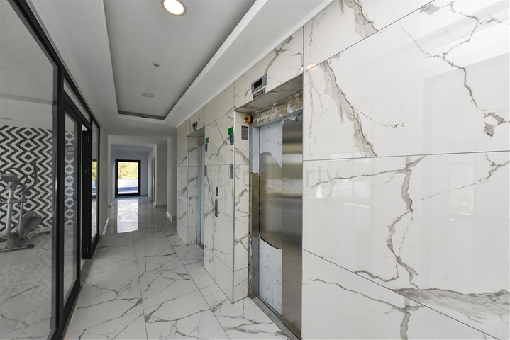 1+1 apartment in a new complex in Avsallar district