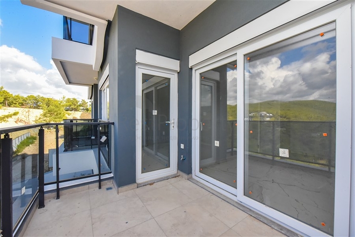 1+1 apartment in a new complex in Avsallar district