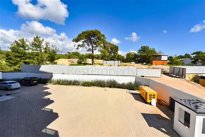 1+1 apartment in a new complex in Avsallar district