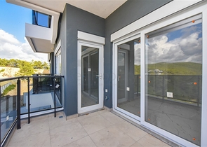 1+1 apartment in a new complex in Avsallar district