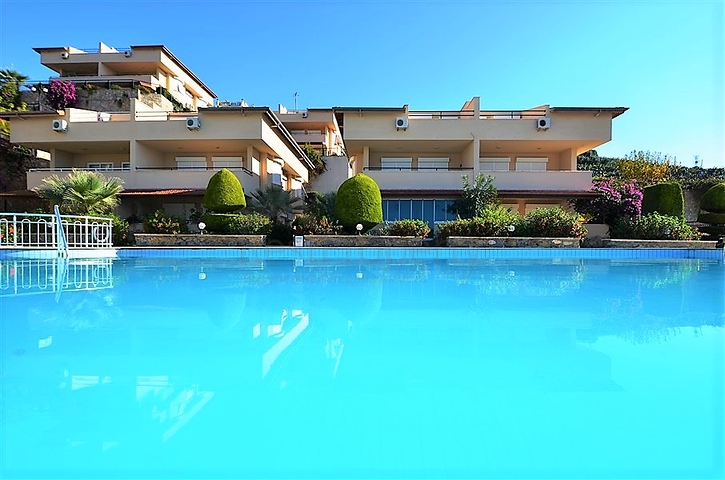 Cozy 2+1 apartment with its own garden plot