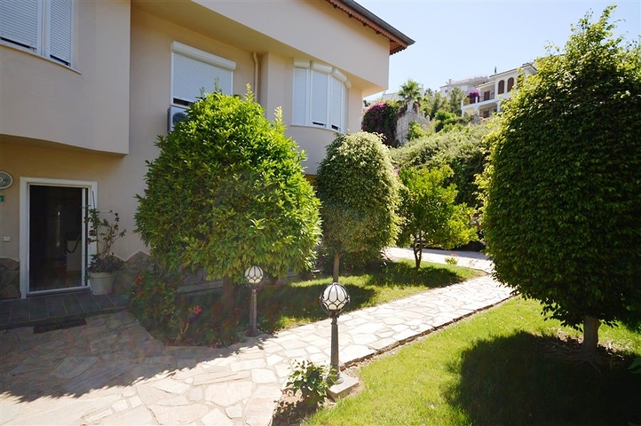 Cozy 2+1 apartment with its own garden plot