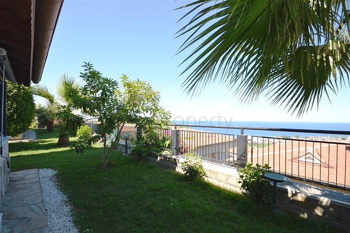 Cozy 2+1 apartment with its own garden plot