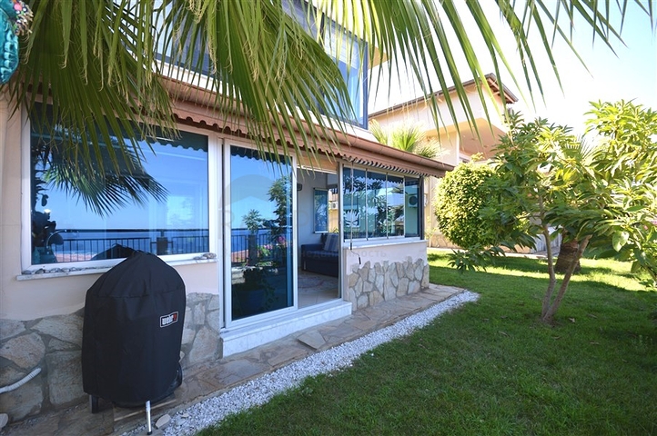 Cozy 2+1 apartment with its own garden plot