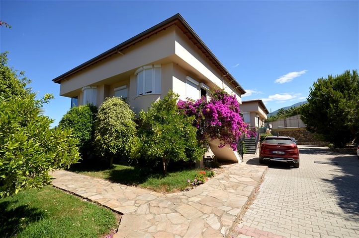 Cozy 2+1 apartment with its own garden plot