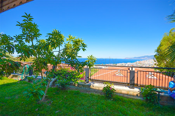 Cozy 2+1 apartment with its own garden plot