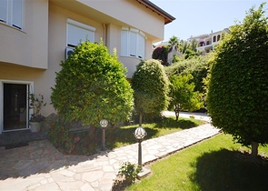 Cozy 2+1 apartment with its own garden plot