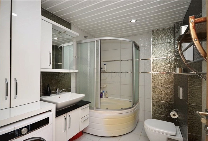 Two-bedroom spacious apartment with a separate kitchen in the Oba area