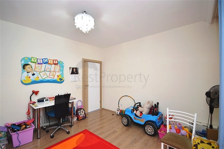 Two-bedroom spacious apartment with a separate kitchen in the Oba area