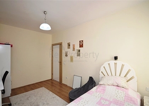 Two-bedroom spacious apartment with a separate kitchen in the Oba area