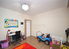 Two-bedroom spacious apartment with a separate kitchen in the Oba area