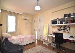 Two-bedroom spacious apartment with a separate kitchen in the Oba area