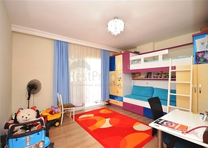 Two-bedroom spacious apartment with a separate kitchen in the Oba area