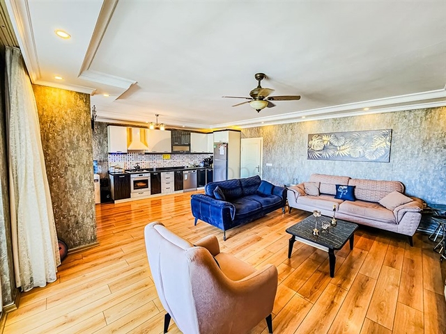 Furnished 4+1 penthouse in one of the residential complexes of Mahmutlar