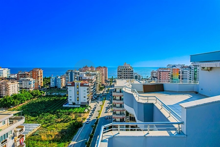 Furnished 4+1 penthouse in one of the residential complexes of Mahmutlar