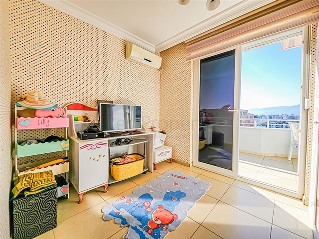 Furnished 4+1 penthouse in one of the residential complexes of Mahmutlar