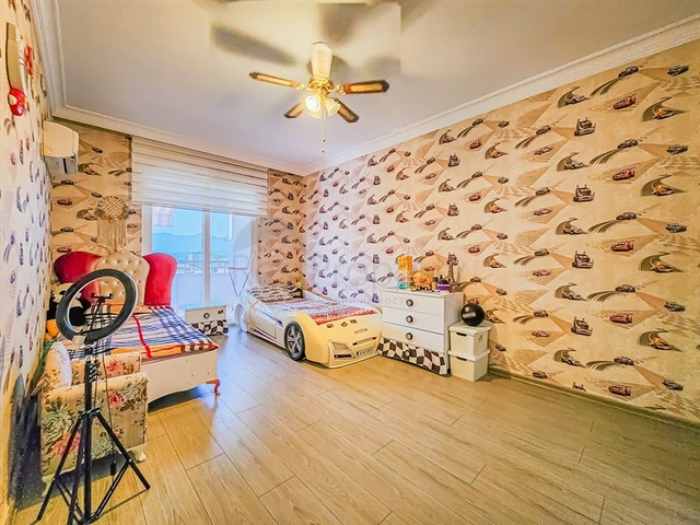 Furnished 4+1 penthouse in one of the residential complexes of Mahmutlar