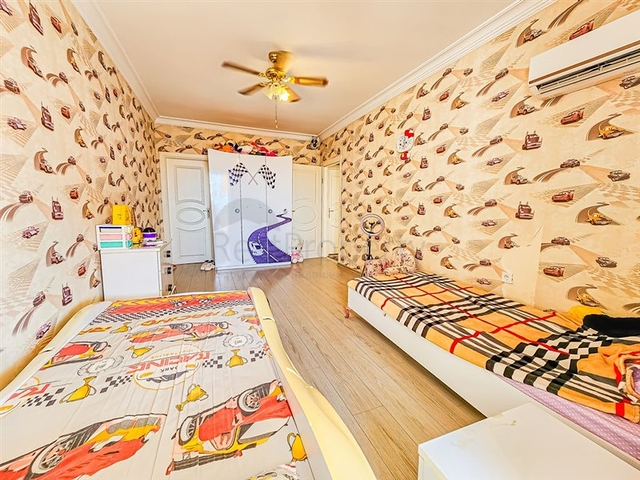 Furnished 4+1 penthouse in one of the residential complexes of Mahmutlar