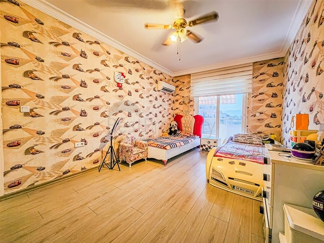 Furnished 4+1 penthouse in one of the residential complexes of Mahmutlar