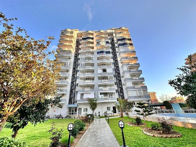 Furnished 4+1 penthouse in one of the residential complexes of Mahmutlar