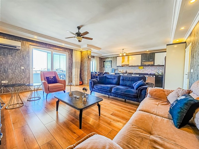 Furnished 4+1 penthouse in one of the residential complexes of Mahmutlar