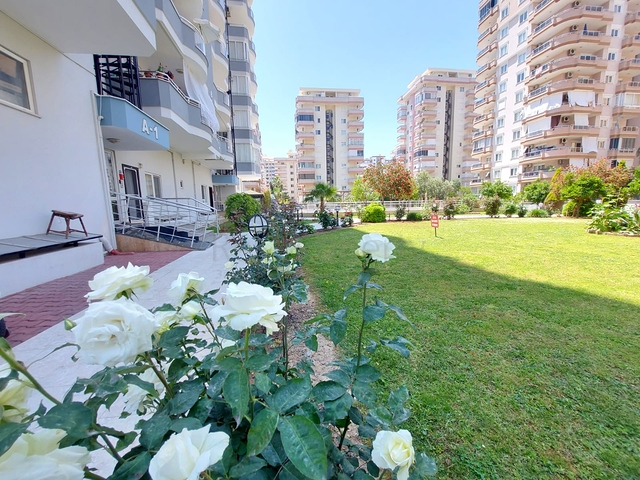 Furnished 4+1 penthouse in one of the residential complexes of Mahmutlar