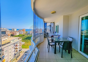 Furnished 4+1 penthouse in one of the residential complexes of Mahmutlar