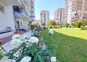 Furnished 4+1 penthouse in one of the residential complexes of Mahmutlar