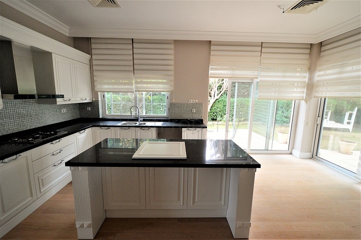 Modern villas with nice garden in a complex in Antalya