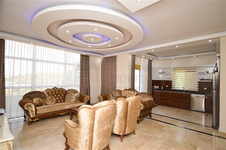 Villa in sita 4+1 with a small garden and sea and mountain views in the picturesque Kargicak area