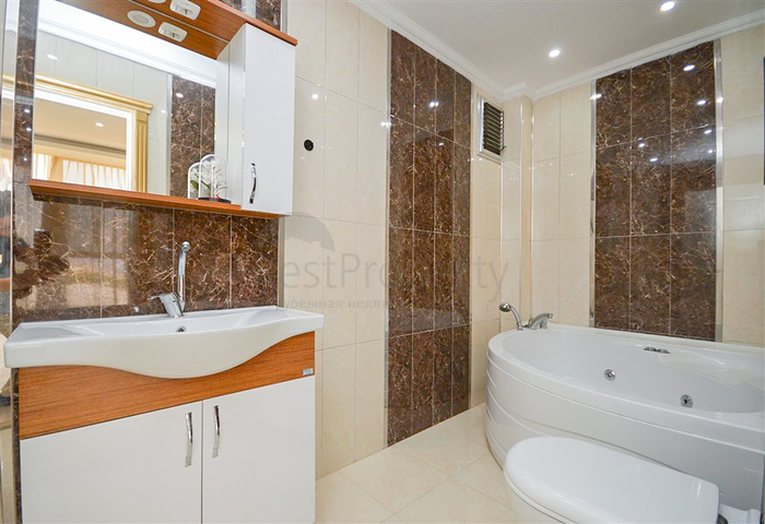 Villa in sita 4+1 with a small garden and sea and mountain views in the picturesque Kargicak area