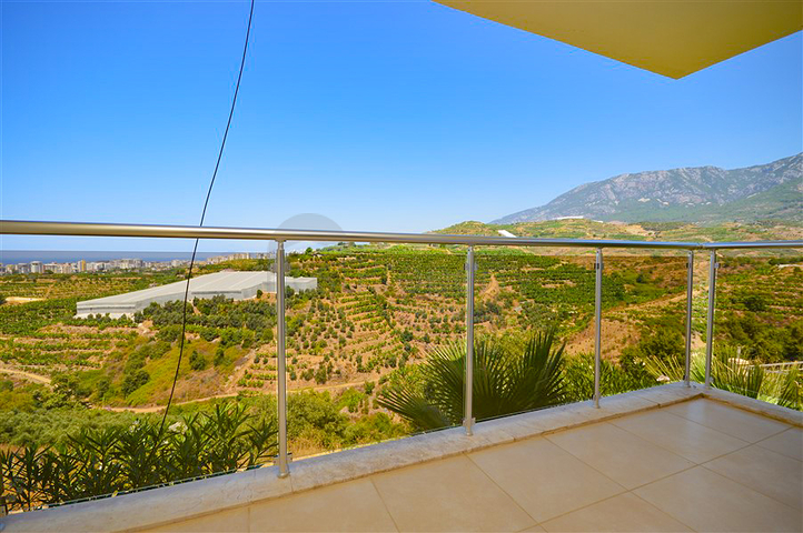 Villa in sita 4+1 with a small garden and sea and mountain views in the picturesque Kargicak area