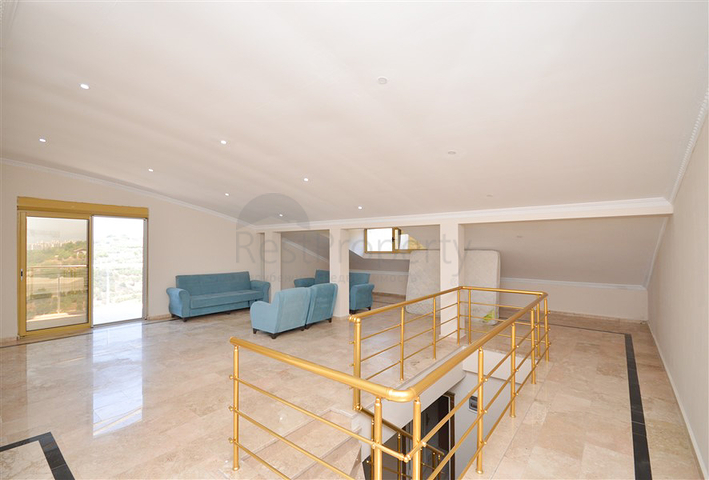 Villa in sita 4+1 with a small garden and sea and mountain views in the picturesque Kargicak area