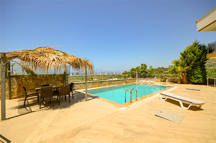 Villa in sita 4+1 with a small garden and sea and mountain views in the picturesque Kargicak area