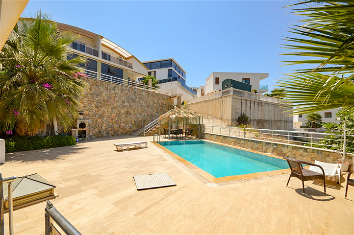 Villa in sita 4+1 with a small garden and sea and mountain views in the picturesque Kargicak area