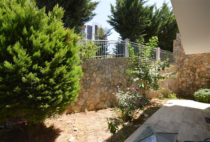 Villa in sita 4+1 with a small garden and sea and mountain views in the picturesque Kargicak area