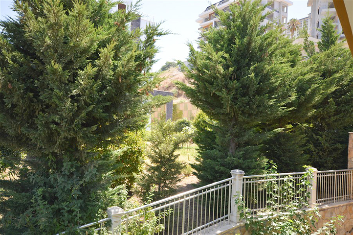 Villa in sita 4+1 with a small garden and sea and mountain views in the picturesque Kargicak area