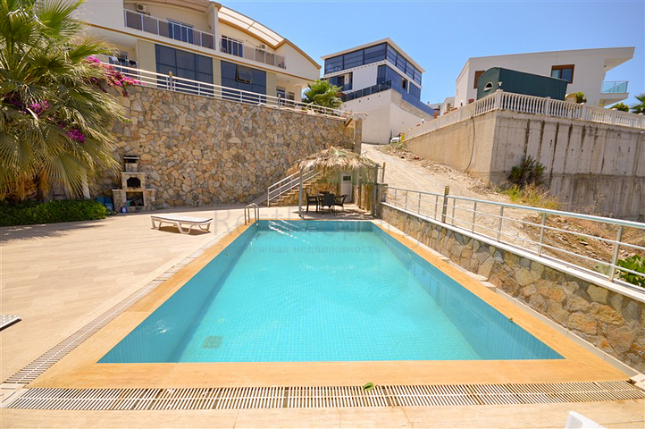 Villa in sita 4+1 with a small garden and sea and mountain views in the picturesque Kargicak area