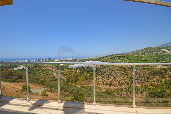 Villa in sita 4+1 with a small garden and sea and mountain views in the picturesque Kargicak area