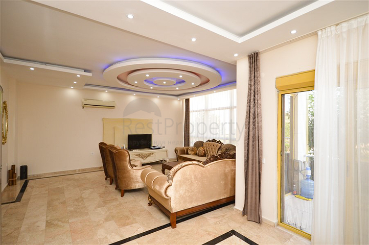 Villa in sita 4+1 with a small garden and sea and mountain views in the picturesque Kargicak area