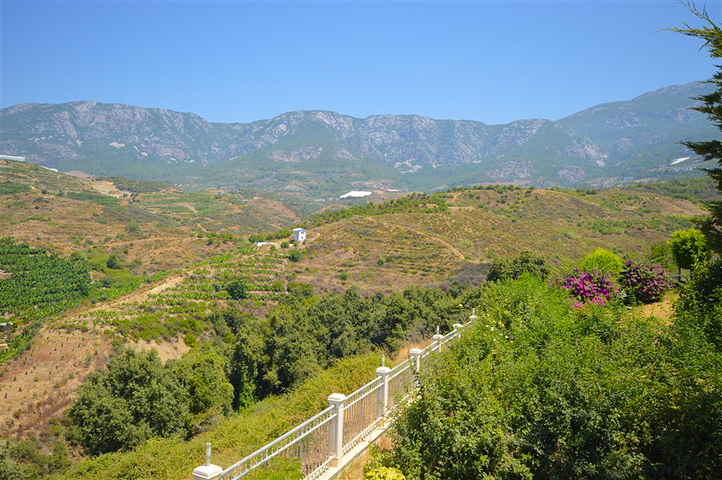 Villa in sita 4+1 with a small garden and sea and mountain views in the picturesque Kargicak area