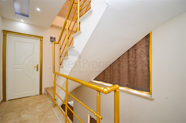 Villa in sita 4+1 with a small garden and sea and mountain views in the picturesque Kargicak area