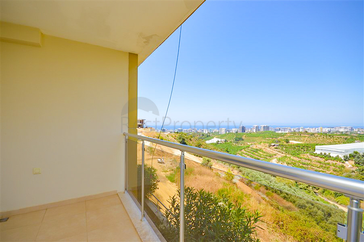 Villa in sita 4+1 with a small garden and sea and mountain views in the picturesque Kargicak area