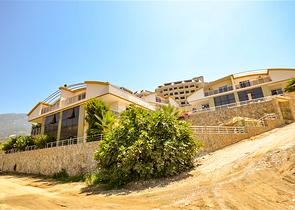 Villa in sita 4+1 with a small garden and sea and mountain views in the picturesque Kargicak area