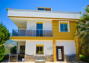 Villa in sita 4+1 with a small garden and sea and mountain views in the picturesque Kargicak area