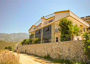 Villa in sita 4+1 with a small garden and sea and mountain views in the picturesque Kargicak area