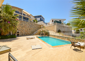 Villa in sita 4+1 with a small garden and sea and mountain views in the picturesque Kargicak area