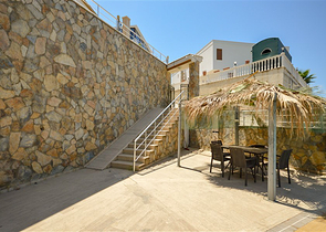 Villa in sita 4+1 with a small garden and sea and mountain views in the picturesque Kargicak area