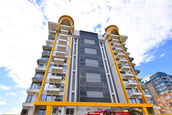 1+1 apartment in a premium class complex on the first coastline in Mahmutlar