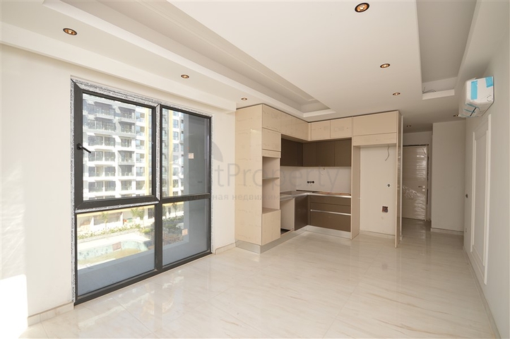 1+1 apartment in a premium class complex on the first coastline in Mahmutlar